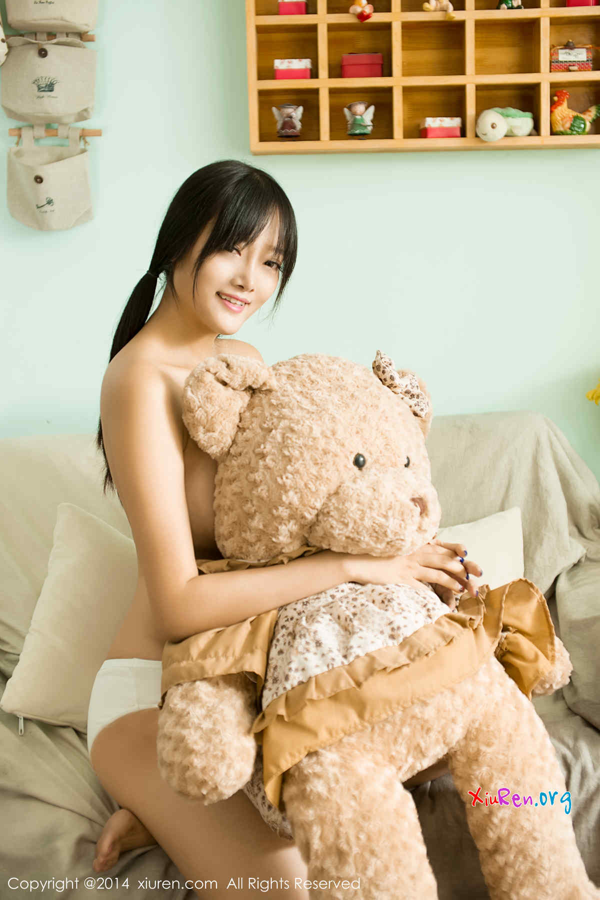 [秀人网XiuRen] N00217 骨感苗条美少女靜顏寧全裸真空致命喷血私房 50P